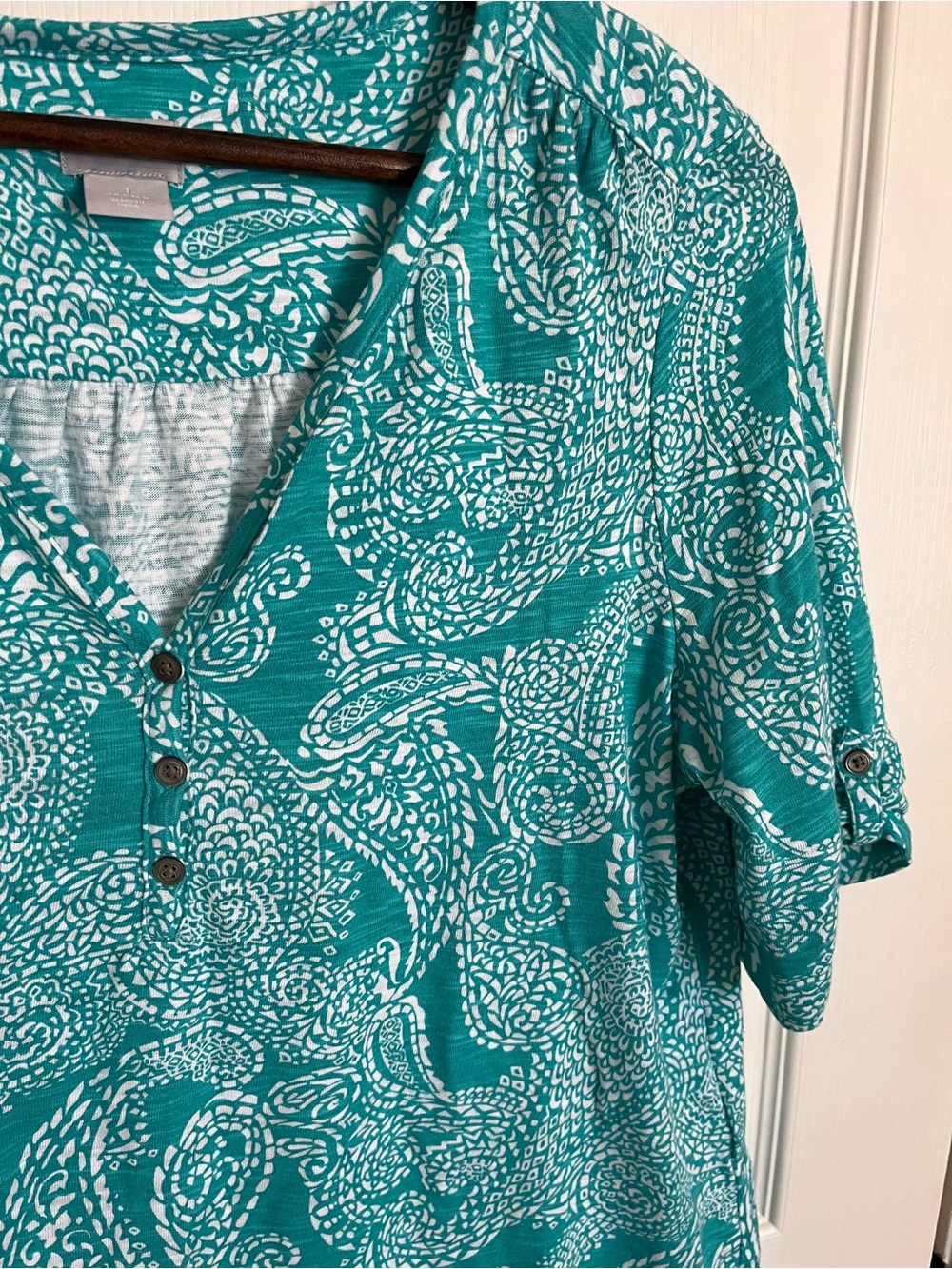 Chico's Teal White Paisley V Neck Cotton Modal Top Blouse Shirt Size 1 Medium - Picture 4 of 12